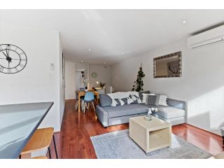 Central City Convenience in Prime Location Apartment, Melbourne - 3