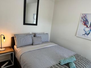 Inner city Rail Cottage; A serene retreat! Guest house, Mount Gambier - 3