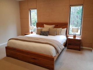 Jarrah Grove Forest Retreat Chalet, Western Australia - 3