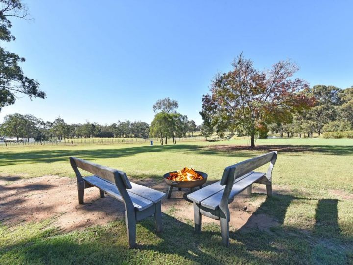 Just Listed Blaxlands Homestead - the very best location in the Valley, walk to everything Guest house, Pokolbin - imaginea 2