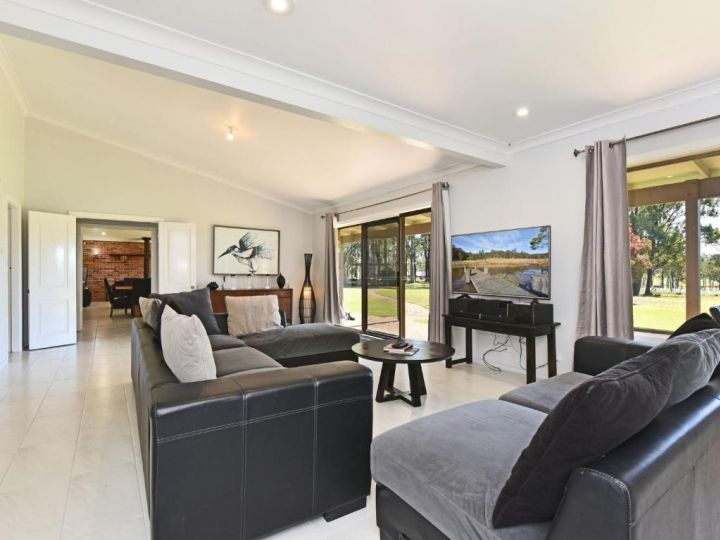Just Listed Blaxlands Homestead - the very best location in the Valley, walk to everything Guest house, Pokolbin - imaginea 6