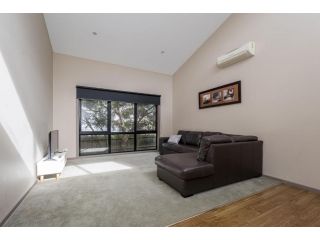 KBs ON BEACHCOMBER PET FRIENDLY OUTSIDE Guest house, Inverloch - 4