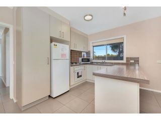 Kennedy Holiday Villas Accomodation, Mulwala - 4