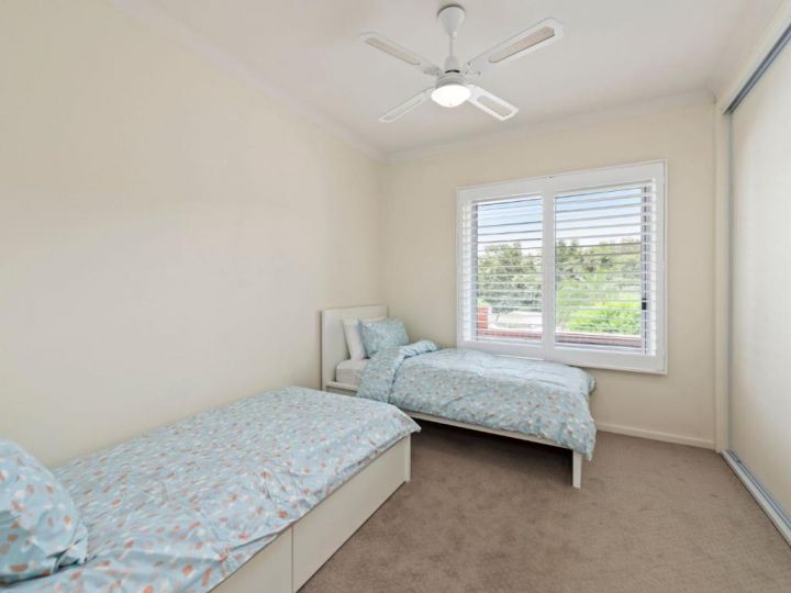 Kestrel Avenue 41 Townhouse 4 Guest house, Salamander Bay - imaginea 13