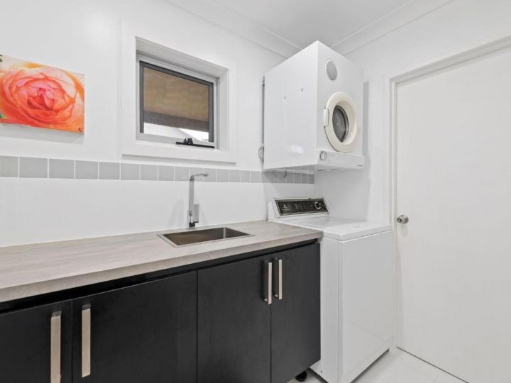 Kestrel Avenue 41 Townhouse 4 Guest house, Salamander Bay - imaginea 17