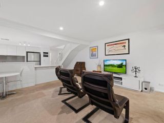 Kestrel Avenue 41 Townhouse 4 Guest house, Salamander Bay - 3