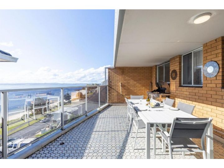 12 &#x27;Kiah&#x27;, 53 Victoria Pde - panoramic water views in the heart of Nelson Bay Apartment, Nelson Bay - imaginea 4