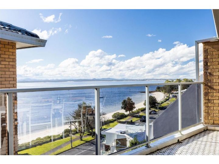 12 &#x27;Kiah&#x27;, 53 Victoria Pde - panoramic water views in the heart of Nelson Bay Apartment, Nelson Bay - imaginea 3