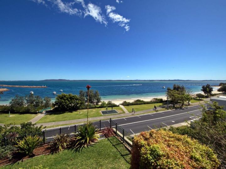 12 &#x27;Kiah&#x27;, 53 Victoria Pde - panoramic water views in the heart of Nelson Bay Apartment, Nelson Bay - imaginea 1