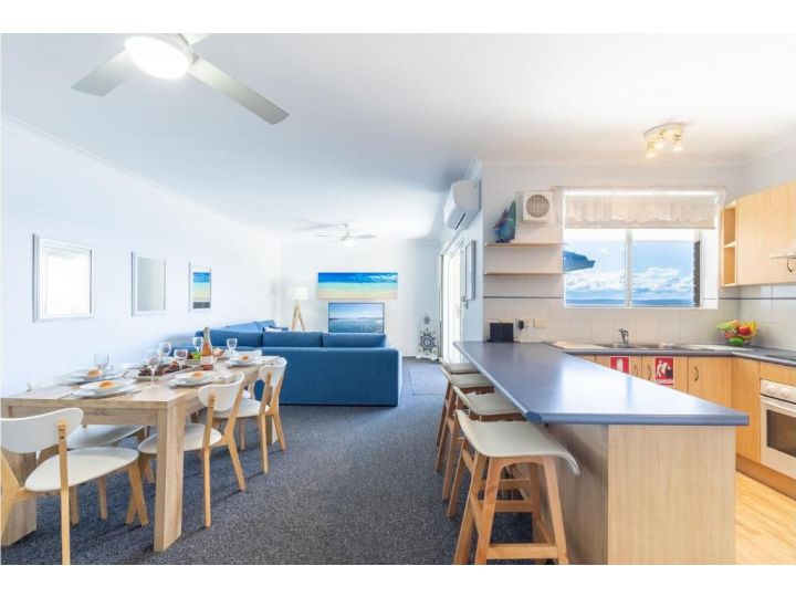 12 &#x27;Kiah&#x27;, 53 Victoria Pde - panoramic water views in the heart of Nelson Bay Apartment, Nelson Bay - imaginea 7