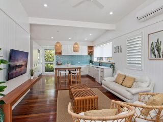 Oceanfront Beach House on Marine Parade Guest house, Kingscliff - 4