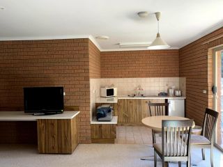 Kingswood Motel Hotel, Tocumwal - 1