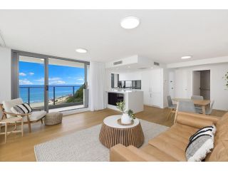 Kirra Gardens Unit 27 - Beachfront in Kirra Coolangatta with great views Apartment, Gold Coast - 1