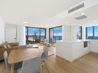 Kirra Gardens Unit 27 - Beachfront in Kirra Coolangatta with great views Apartment, Gold Coast - 2