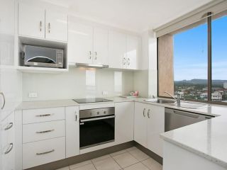 Kirra Gardens Unit 30 - Beachfront in Kirra with views to Surfers Paradise Apartment, Gold Coast - 4