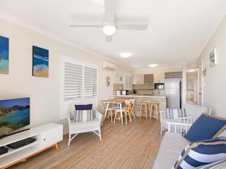 Kirra Vista Apartments Unit 18 - Right on the Beach in Kirra with free Wi-Fi Apartment, Gold Coast - 4