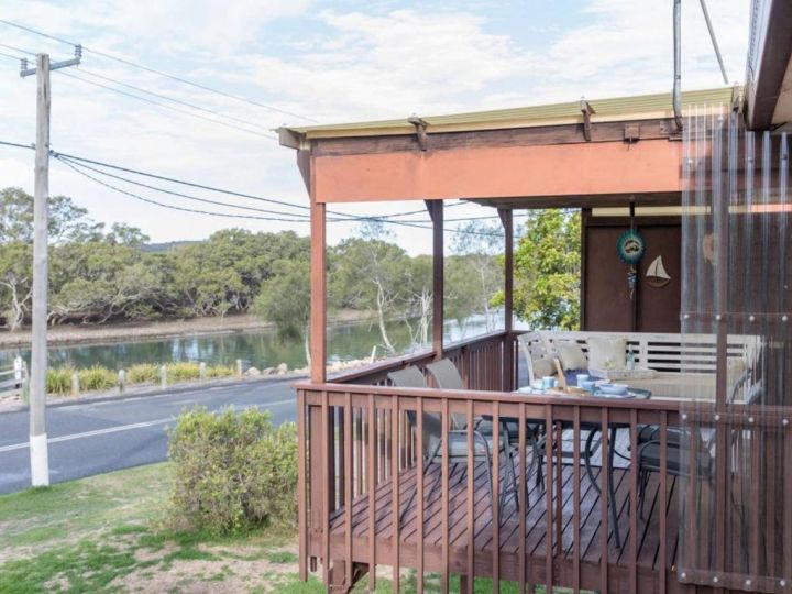 Kookas Nest - waterfront home, tranquil setting Guest house, Dunbogan - imaginea 11