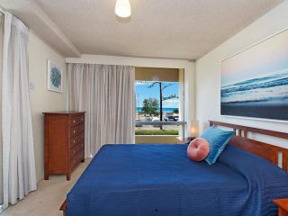 Kooringal Unit 3 - Wi-Fi included in this great value apartment right on Greenmount Beach Coolangatta Apartment, Gold Coast - 5