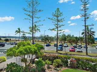 Kooringal Unit 3 - Wi-Fi included in this great value apartment right on Greenmount Beach Coolangatta Apartment, Gold Coast - 4