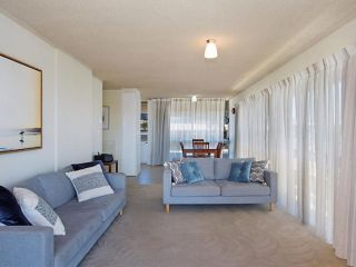 Kooringal Unit 3 - Wi-Fi included in this great value apartment right on Greenmount Beach Coolangatta Apartment, Gold Coast - 3