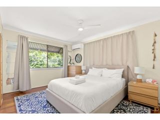 KOZYGURU ALBION CHARMING HOUSE WITH 3 BEDROOM PARKING -QAL035 Apartment, Brisbane - 2