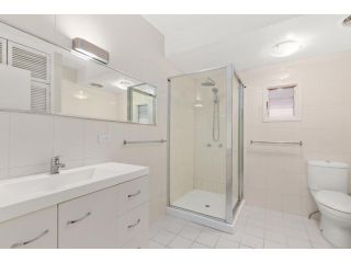 KOZYGURU ALBION CHARMING HOUSE WITH 3 BEDROOM PARKING -QAL035 Apartment, Brisbane - 1