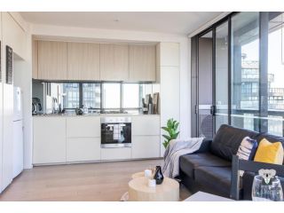 KOZYGURU DOCKLANDS HIGH LEVEL WATERVIEW 1BED POOL VDO883-2009 Apartment, Melbourne - 4