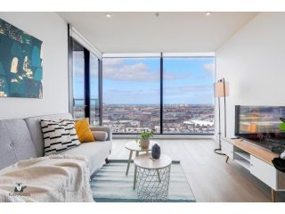 KOZYGURU DOCKLANDS LUXURY WATER VIEW APT 1 BED VDO915 Apartment, Melbourne - 2