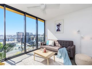 KOZYGURU FORTITUDE VALLEY AMAZING VIEW 2BED APT + FREE PARKING QFV010 Apartment, Brisbane - 2