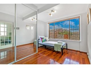 KOZYGURU MALABAR 4 BEDROOMS HOLIDAY HOME WALK TO MALABAR BEACH NMB109 Apartment, Sydney - 4