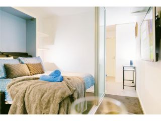 KOZYGURU Melbourne CBD Cosy One Bedroom APT VME243 Apartment, Melbourne - 1