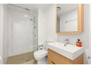 KOZYGURU SOUTH BRISBANE KOZY 2 BEDROOMS APT + FREE PARKING BRISBANE ONE QSB001-1203 Apartment, Brisbane - 3