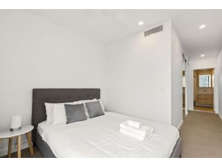 KOZYGURU SOUTH BRISBANE KOZY 2 BEDROOMS APT + FREE PARKING BRISBANE ONE QSB001-1203 Apartment, Brisbane - 4