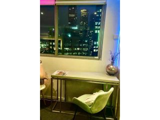 La Sky Boutique Apartment - Pool, Spa & Sauna Apartment, Melbourne - 5