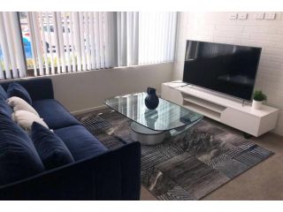 Lakefront Lux Kingston Foreshore Water View Apartment Apartment, Kingston - 2