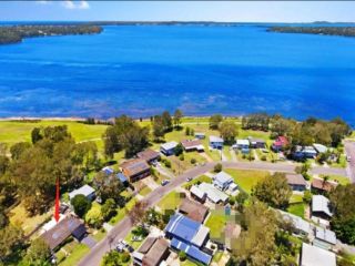 Lakeside Gem - Lakeview Holiday Home Guest house, New South Wales - 2