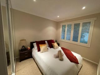 Lakeside Gem - Lakeview Holiday Home Guest house, New South Wales - 1