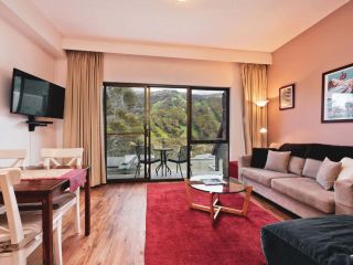 Lantern 1 Bedroom Balcony with alpine view Apartment, Thredbo - 2