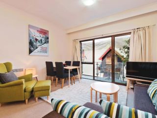 Lantern 1 Bedroom Balcony with partial mountain view Apartment, Thredbo - 2