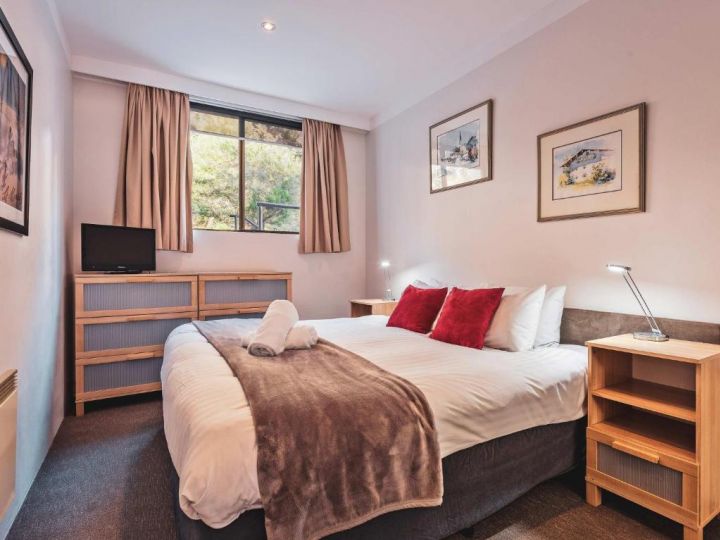 Lantern 1 Bedroom terrace with car space and mountain view Apartment, Thredbo - imaginea 7