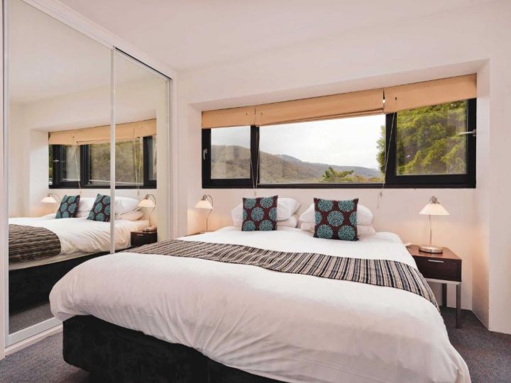 Lantern 3 Bedroom Terrace with majestic mountain view Apartment, Thredbo - imaginea 5