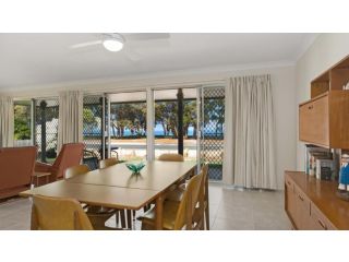 Large family waterfront home with room for a boat - Welsby Pde, Bongaree Guest house, Bellara - 1