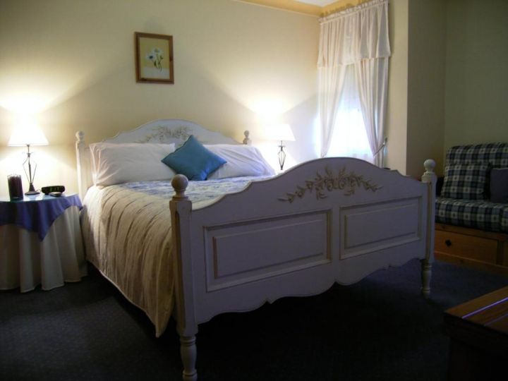 Lavender House Bed & Breakfast Bed and breakfast, The Entrance - imaginea 16