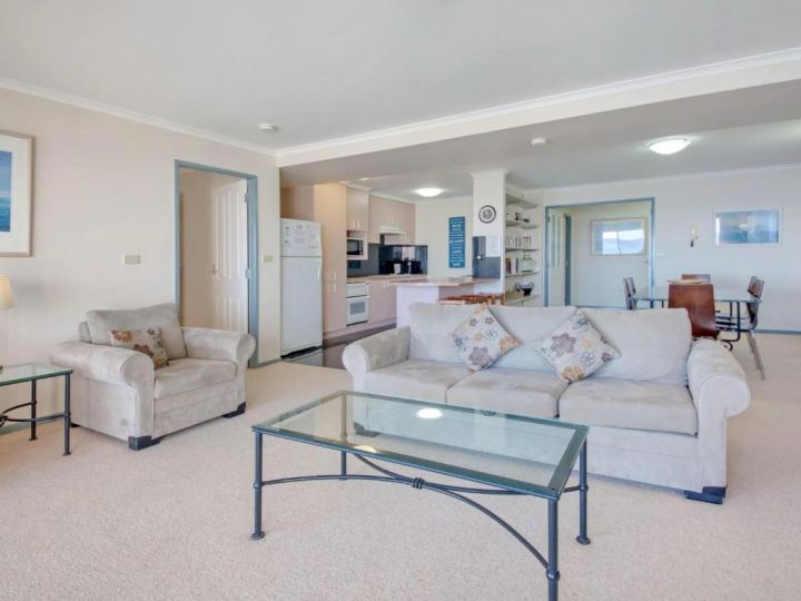 12 &#x27;Le Vogue&#x27;, 16 Magnus St - Sensational Water Views, Lift, Pool & Tennis Court Apartment, Nelson Bay - imaginea 7