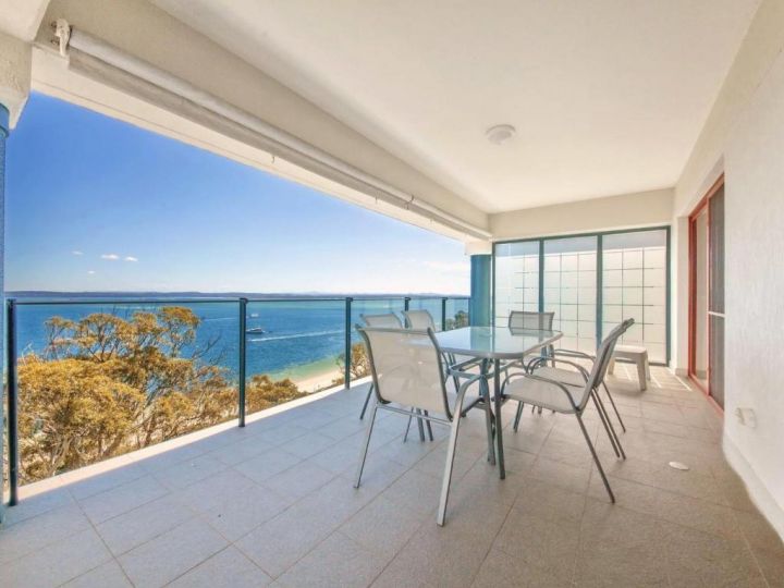 12 &#x27;Le Vogue&#x27;, 16 Magnus St - Sensational Water Views, Lift, Pool & Tennis Court Apartment, Nelson Bay - imaginea 2