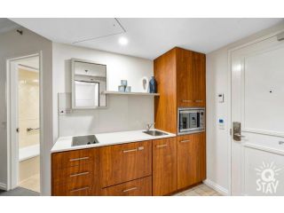 Legends Surfers Paradise MID WEEK MADNESS DEAL - Q Stay Apartment, Gold Coast - 5