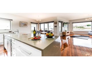 Leven River Retreat Villa, Ulverstone - 1