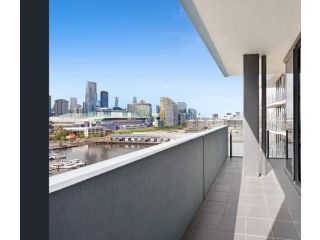 Lifestyle 2bed, 2bath apartment, parking & pool Apartment, Melbourne - 3