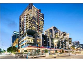 Lifestyle 2bed, 2bath apartment, parking & pool Apartment, Melbourne - 4